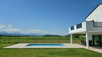 Qualitativ mit Pool &amp; Weitblick für pure Lebensqualität