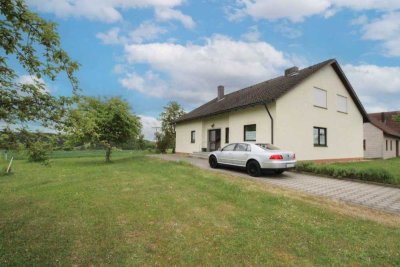Renovierungsbedürftiges EFH mit Garten, erweiterbarem Grundstück, Platz für Pferde & Ausbaupotenzial