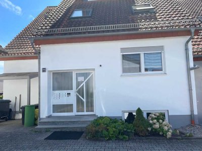 Charmante 2-Zimmer-Maisonette mit Balkon, Feldblick & Fußbodenheizung in Dreieich-Offenthal