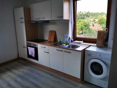 Sehr schöne und helle 2 Zimmer Wohnung mit Küche - Zentrumnah!