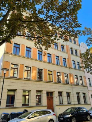Gut geschnittene 3-Zimmer-DG-Wohnung mit EBK und Süd-Balkon in der südl. Innenstadt