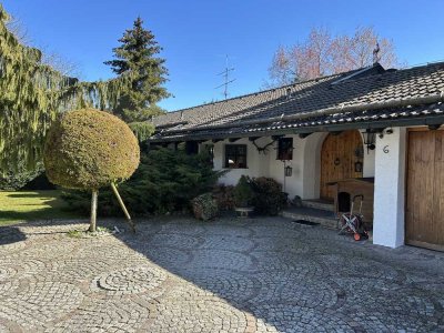 Traumhafter Parkähnlicher Garten mit Einfamilienhaus und Schwimmbad