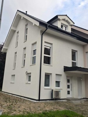Energieeffizientes Einfamilienhaus mit Garage Neubau