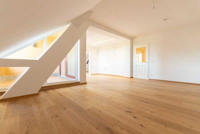 Charme trifft Komfort | Hochwertige Dachgeschosswohnung mit Loggia | Offene Küche | HWR | Stellplatz