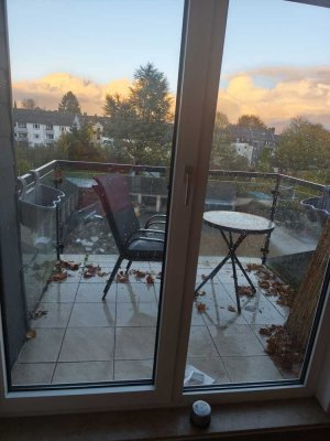 Helle freundliche 1-Raum-DG-Wohnung mit Balkon und Charme