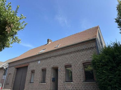 HOFSTELLE BAUERNHAUS MIT SCHEUNE UND INNENHOF ALS NUTZFLÄCHE BAUERNHOF