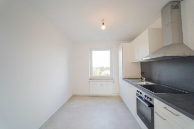 Frisch sanierte 3-Zimmer-Dachgeschosswohnung mit Einbauküche und großzügigem Balkon!