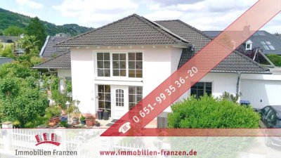 Trier: Exklusive Villa mit Pool, Sonnenterrasse und Garage – als großzügiges Einfamilienhaus mit 2 E
