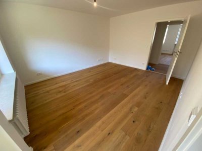 Schöne und lichtdurchflutete 3- Zimmer Wohnung