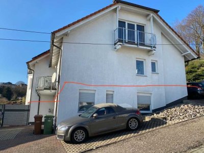 Vollständig renovierte 2-Raum-Wohnung mit Terasse und Einbauküche in Neuwied