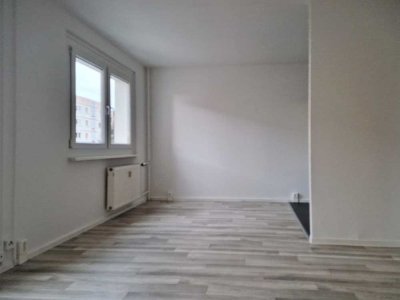 Platz für Ideen – 4 Zimmer mit offener Küche und Balkon ! "Verfügbar ab Oktober"