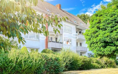 Wohnen in Bürgerparknähe: Helle 3-Zimmer-Wohnung mit zusätzlichem Mansardenzimmer