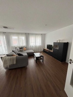 Neuwertige 2,5-Zimmer-Wohnung mit Balkon und EBK in Mundelsheim