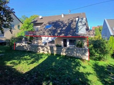 Außergewöhnliches Wohnambiente!
Terrassenwohnung in Dreifamilienhaus mit
Doppelgarage!