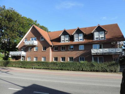 Exklusive, modernisierte 2-Zimmer-Dachgeschosswohnung mit Balkon und EBK in Norderstedt