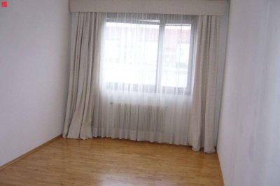 Erstes Nest: 2-Zimmer-Wohnung mit verglaster Loggia