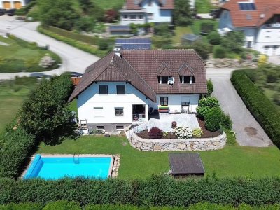 Attraktives Einfamilienhaus mit drei Wohneinheiten im Dachgeschoss – Wohnen &amp; Vermieten unter einem Dach in Ardagger