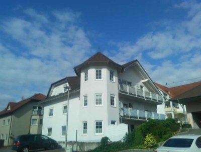Schicke, großzügige 3 ZKB Wohnung mit Terrasse in ruhiger Lage (Nähe MT/LM))