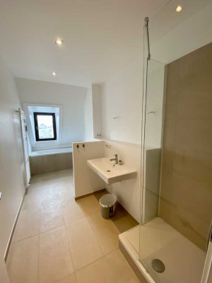 modernisierte 2-Zimmer Maisonette-Wohnung mit Einbauküche