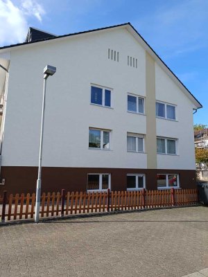 Geschmackvolle Wohnung mit vier Räumen und Einbauküche in Mainz