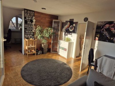 Helle Single-Penthouse-Wohnung mit Südwest-Dachterasse