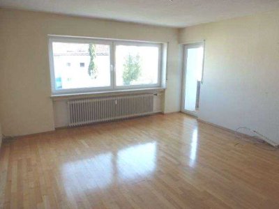 Schöne 3-Zi.-ETW,  1. Stock, Südbalkon, EBK, direkt in Nersingen