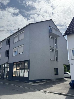 Exklusive, gepflegte 3-Raum-DG-Wohnung mit Balkon und EBK in Fellbach