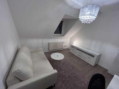 Exklusive, modernisierte 2-Raum-DG-Wohnung mit gehobener Innenausstattung in Mönchengladbach