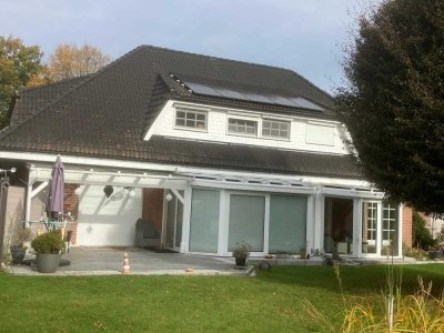 Villa m. Wintergarten 265 qm + 115 qm, parkähnlichem Garten, PV Anlage und ungewöhnlichem Potential