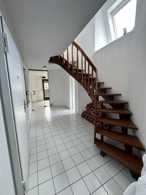 Moderne Maisonettewohnung mit 132 m², 2 Balkonen & Tiefgaragenstellplatz – zentral gelegen
