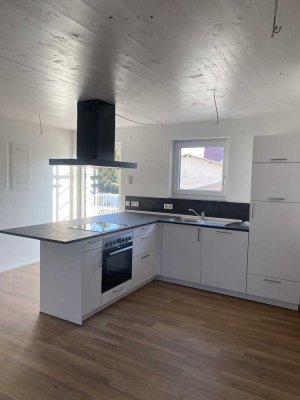 Helle 2,5-Zimmer-Wohnung in Rottenburg-Eckenweiler, EBK & Dachterrasse, Erstbezug nach Sanierung