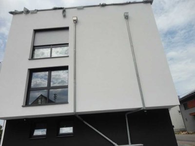 Attraktive 3-Zimmer-DG-Wohnung mit gehobener Innenausstattung mit Balkon und EBK in Östringen