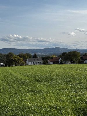 Erstbezug nach Kernsanierung – 3-Zimmer-DG-Wohnung im Zweifamilienhaus | Toplage Wangen (73117)
