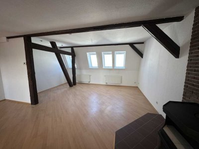 Großzügige 2-Raum-Dachgeschoß-Wohnung mit Balkon