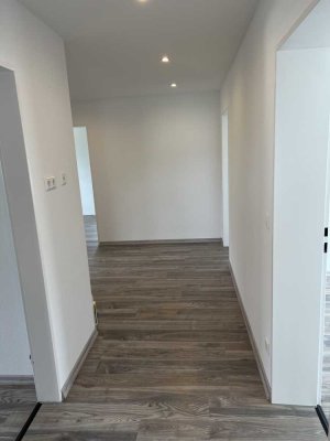 Sanierte Wohnung mit vier Zimmern und Balkon in Schwäbisch