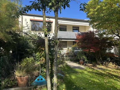 Großzügiges Zwei-Familien-Mittelhaus mit schönem Gartengrundstück in Kirchheim/Teck