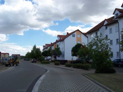 MARKKLEEBERG: Seenahe 2-Zimmer-Wohnung mit Küche, Bad, Balkon (Südlage) und Stellplatz zu vermieten