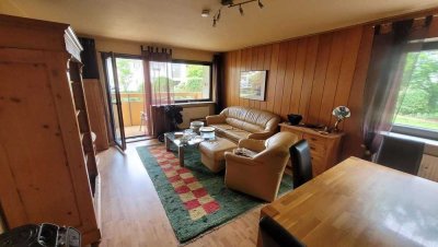 Renovierungsbedürfte Wohnung mit Balkon, Tiefgarage und Keller