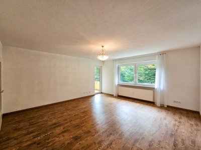 PROVISIONSFREI! Sofort einziehen: Renovierte 3-Zimmer-Wohnung mit Balkon und TG-Stellplatz
