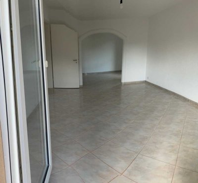 Erstbezug nach Sanierung: attraktive 3,5-Zimmer-Wohnung mit EBK (NEU) und Balkon in Waiblingen
