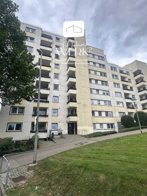 Top Wohnung, mod. Einbauküche, toller Ausblick, große Loggia, 2 Balkone & Garage.