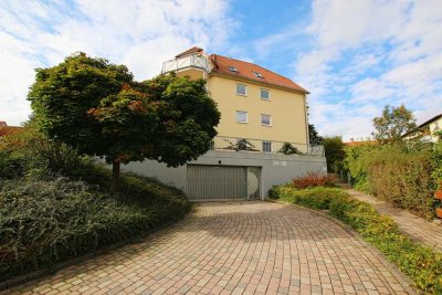 Kleine moderne 2Zi-Wohnung mit Premium-EBK, TG-Stellplatz (Einzelparker)
