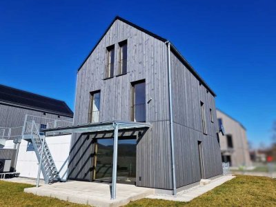 *Höchste Energieeffizienz*
Exklusives Einfamilienhaus
in ökologischer Holzbauweise
mit Dachterras