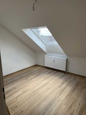 Helle und schöne 2-Zimmer-DG-Wohnung