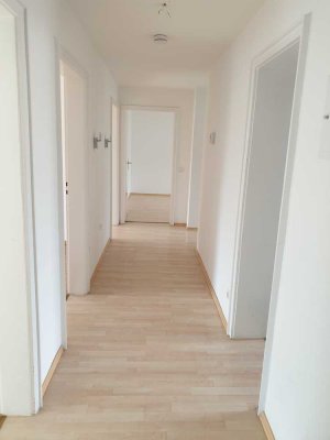 Helle 4ZKB-Wohnung mit Balkon in zentraler Lage