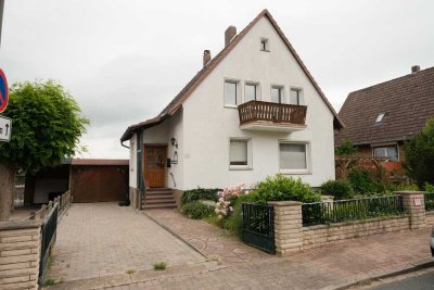 Charmantes Einfamilienhaus in ruhiger Lage mit Garten, Carport und Garage in Eime