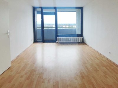 Mit Blick auf Mannheim: Große und helle 2 Zimmer zu vermieten!