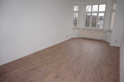 2. OG -  Laminat - geräumige Zimmer - Balkon an der Küche