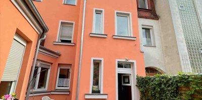 Zentral - großzügig geschnittene 2,5-Zimmer-Wohnung