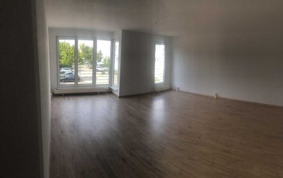 3 Zi Whg - bodentiefe Fenster, hell, Tiefgarage - zentral und im Grünen